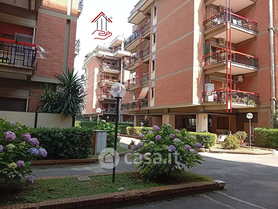 Immagine 8 di Appartamento in vendita  in Via delle Nereidi 36 a Roma