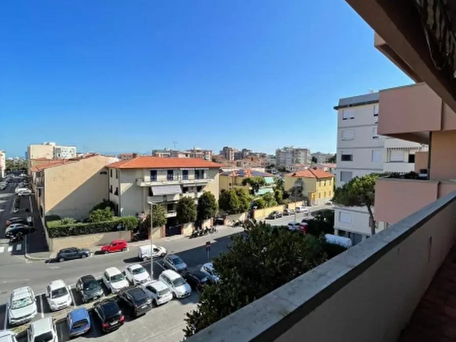 Immagine 11 di Appartamento in vendita  a Livorno