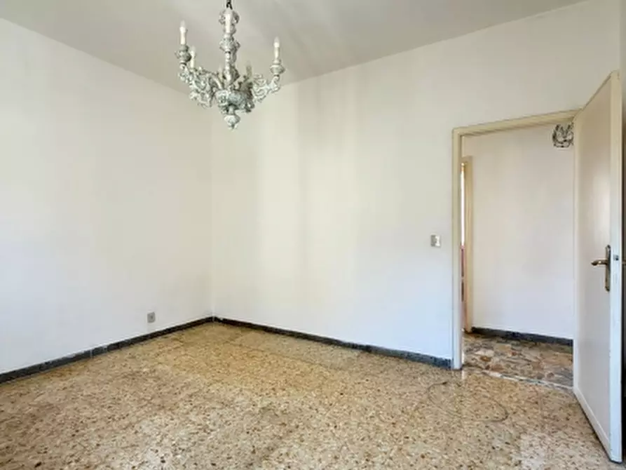 Immagine 2 di Appartamento in vendita  a Livorno