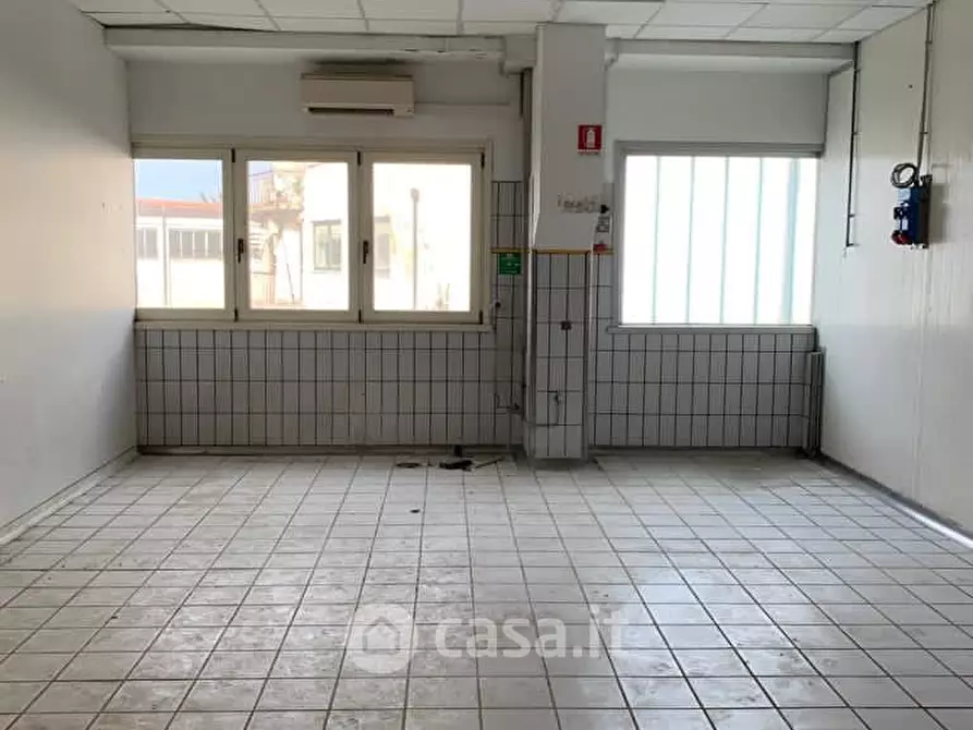 Immagine 10 di Capannone industriale in vendita  in Via degli Arrotini a Livorno