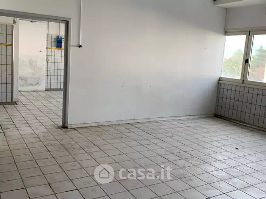 Immagine 11 di Capannone industriale in vendita  in Via degli Arrotini a Livorno
