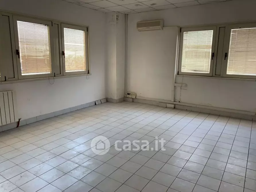 Immagine 2 di Capannone industriale in vendita  in Via degli Arrotini a Livorno