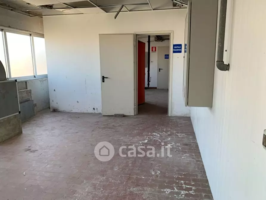 Immagine 3 di Capannone industriale in vendita  in Via degli Arrotini a Livorno