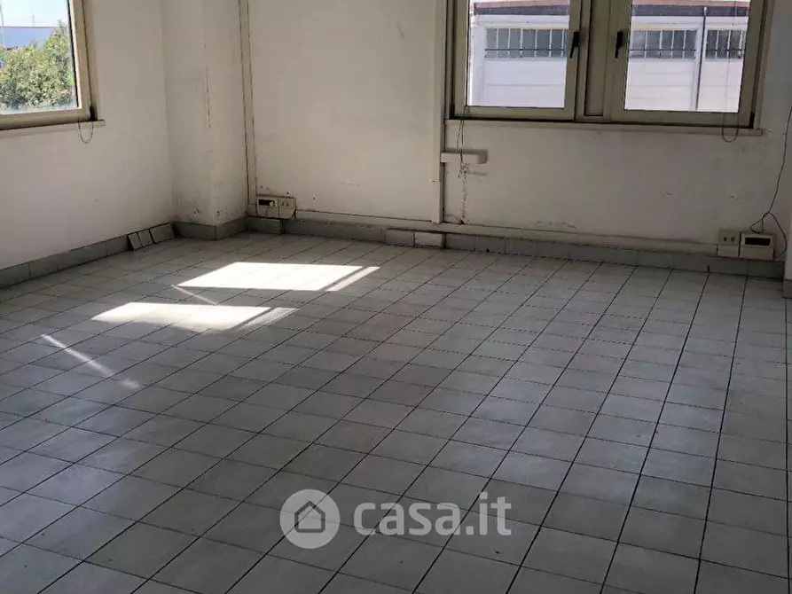 Immagine 7 di Capannone industriale in vendita  in Via degli Arrotini a Livorno