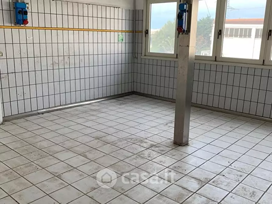 Immagine 8 di Capannone industriale in vendita  in Via degli Arrotini a Livorno