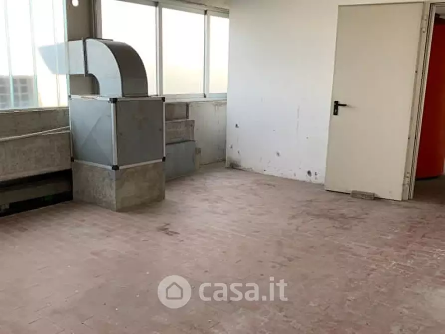 Immagine 9 di Capannone industriale in vendita  in Via degli Arrotini a Livorno