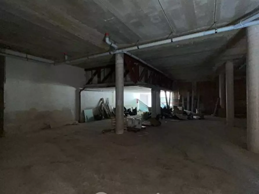 Immagine 3 di Attività commerciale in vendita  in Via Roma 11 a Livorno