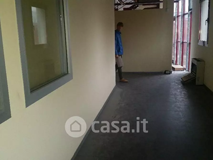 Immagine 10 di Ufficio in vendita  a Livorno