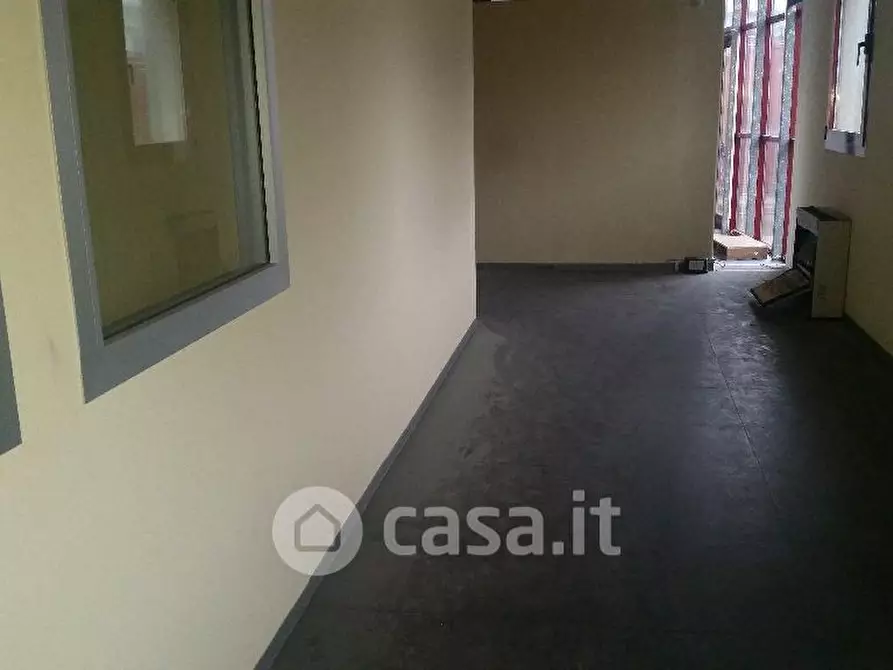 Immagine 11 di Ufficio in vendita  a Livorno