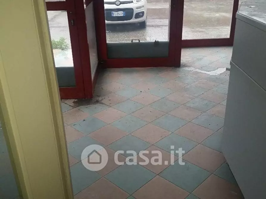 Immagine 12 di Ufficio in vendita  a Livorno