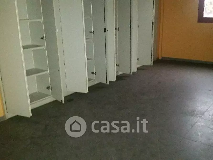 Immagine 15 di Ufficio in vendita  a Livorno