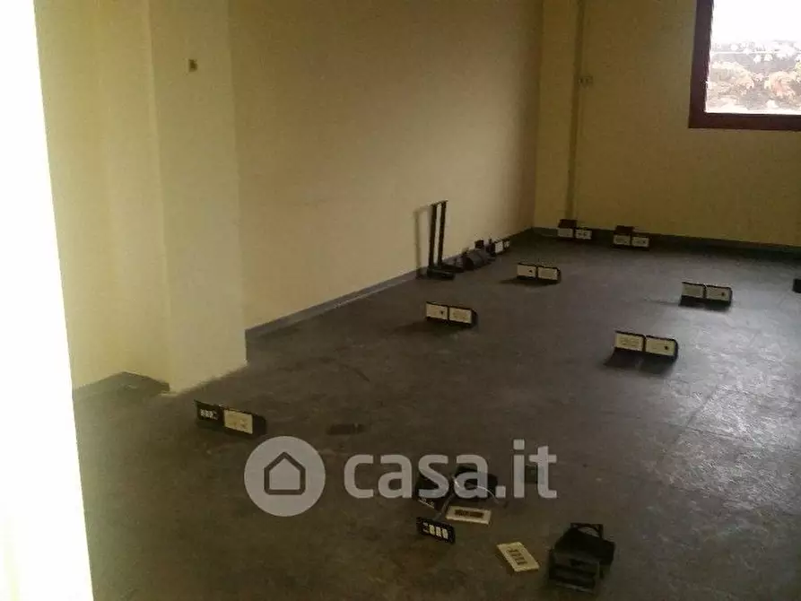 Immagine 7 di Ufficio in vendita  a Livorno
