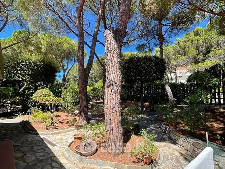 Immagine 17 di Villa in vendita  in Via del Glicine a Livorno