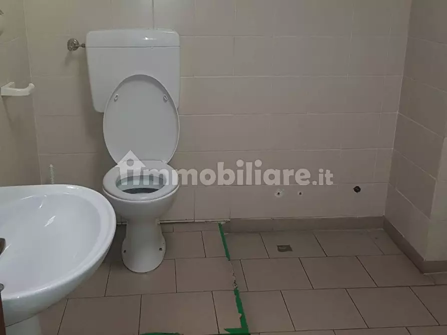 Immagine 10 di Ufficio in affitto  in Via dell'Artigianato a Livorno