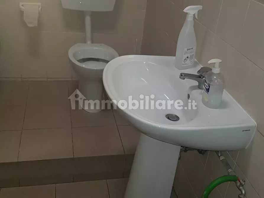 Immagine 9 di Ufficio in affitto  in Via dell'Artigianato a Livorno