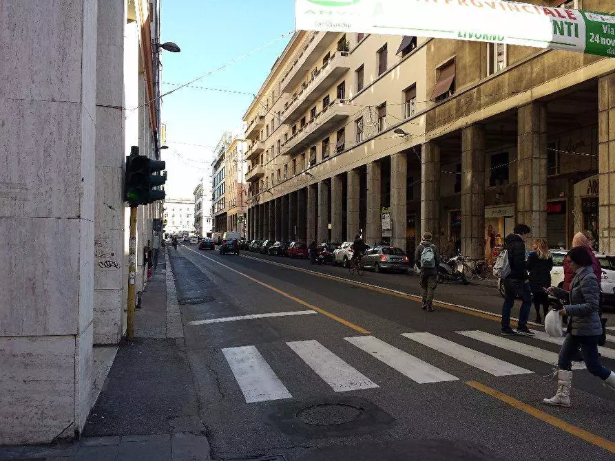 Immagine 2 di Negozio in affitto  in Via Grande 73 a Livorno