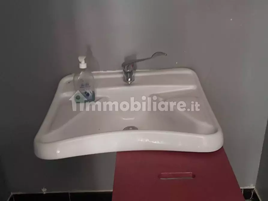 Immagine 10 di Negozio in vendita  in Via San Marco 13 a Livorno