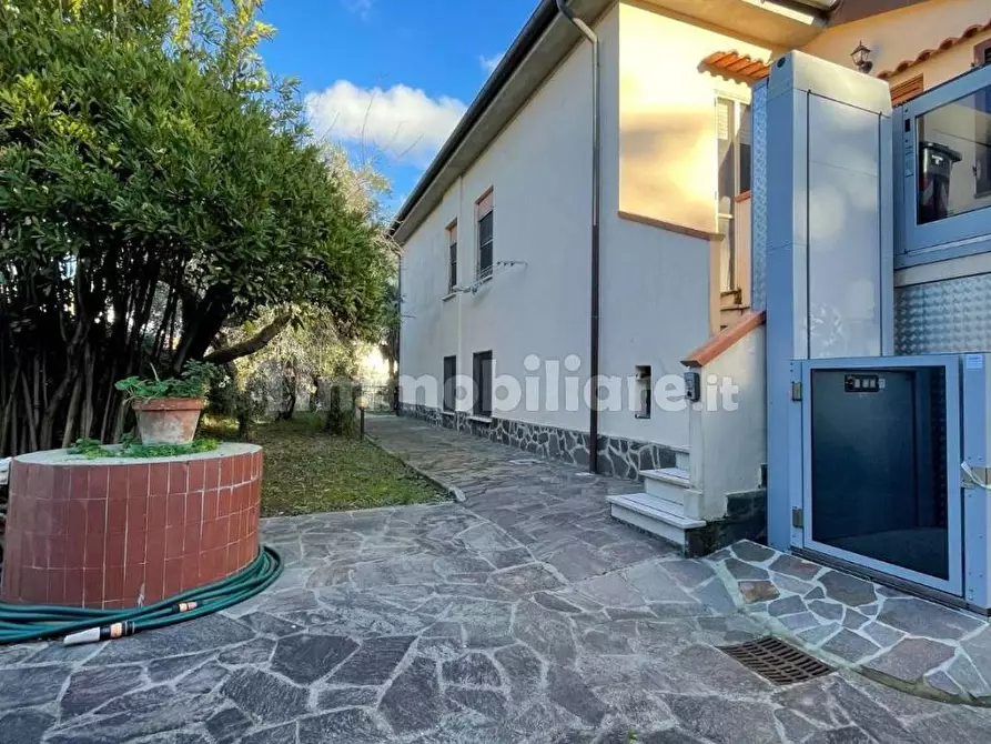 Immagine 4 di Villa in vendita  in Via Piero Aloisi a Livorno