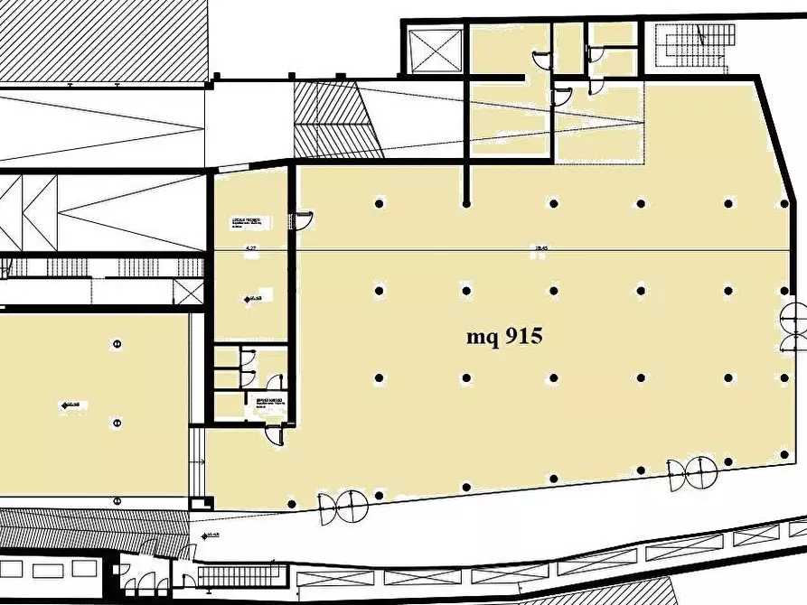 Immagine 13 di Negozio in vendita  in Via Roma 11 a Livorno