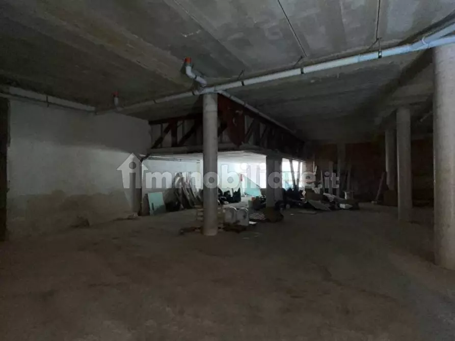 Immagine 3 di Negozio in vendita  in Via Roma 11 a Livorno