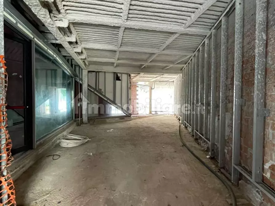 Immagine 2 di Negozio in vendita  in Via Roma 3B a Livorno