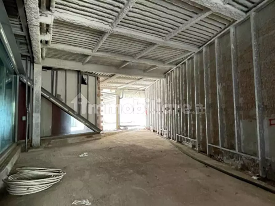 Immagine 3 di Negozio in vendita  in Via Roma 3B a Livorno