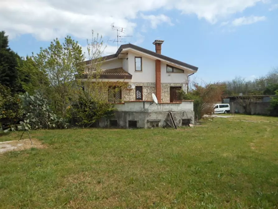 Immagine 2 di Villa in vendita  a Vairano Patenora