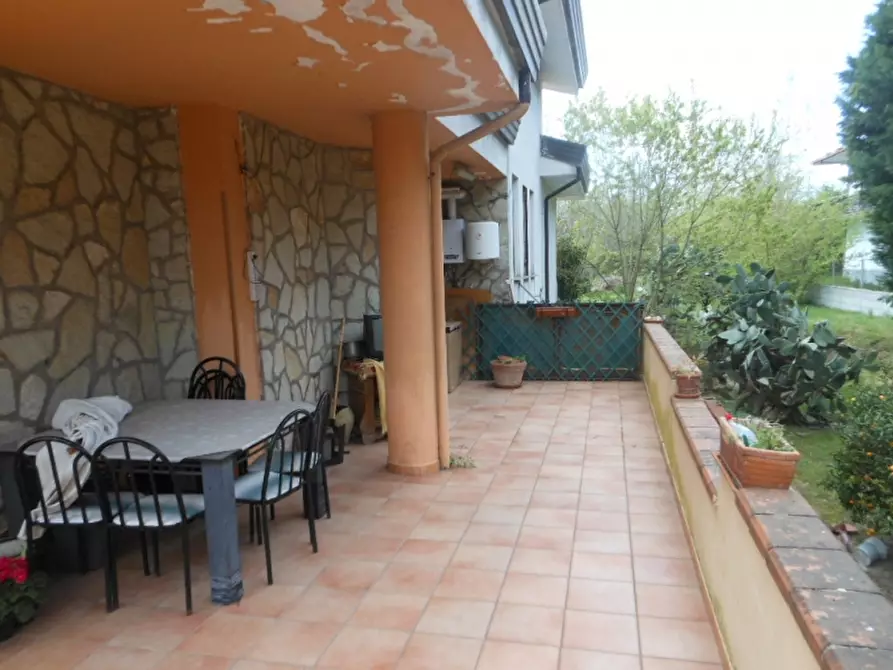 Immagine 17 di Villa in vendita  a Vairano Patenora