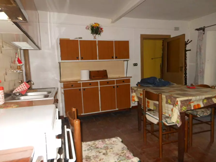 Immagine 1 di Appartamento in vendita  a Pietravairano