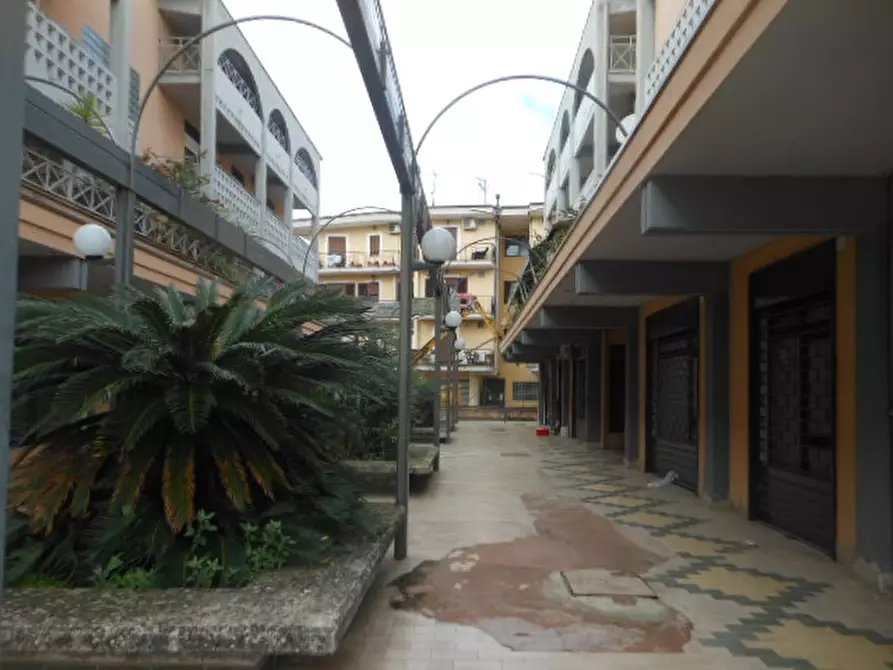 Immagine 1 di Negozio in vendita  a Vairano Patenora