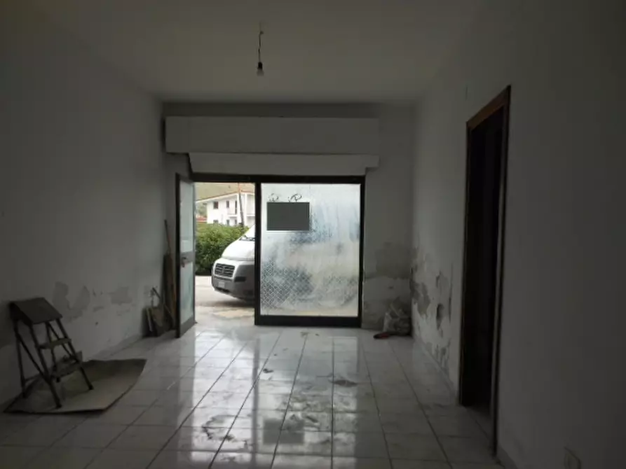 Immagine 3 di Negozio in vendita  a Vairano Patenora