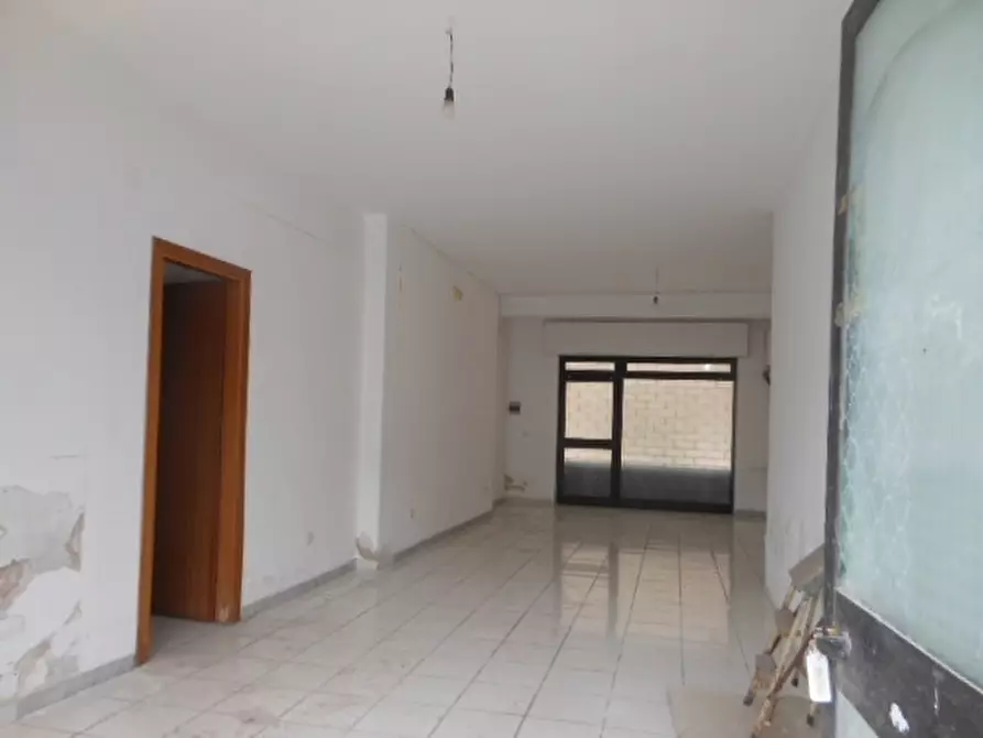 Immagine 4 di Negozio in vendita  a Vairano Patenora