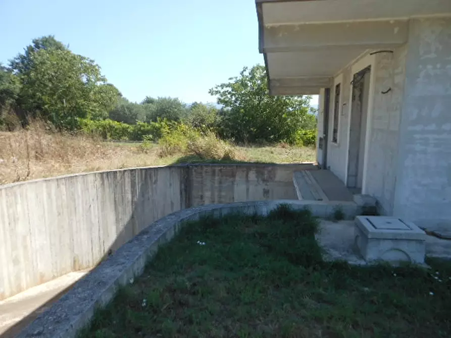 Immagine 9 di Villa in vendita  a Vairano Patenora