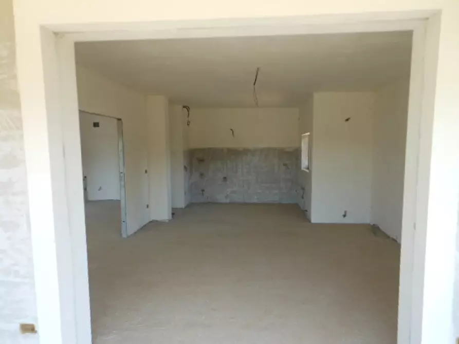 Immagine 17 di Villa in vendita  a Vairano Patenora