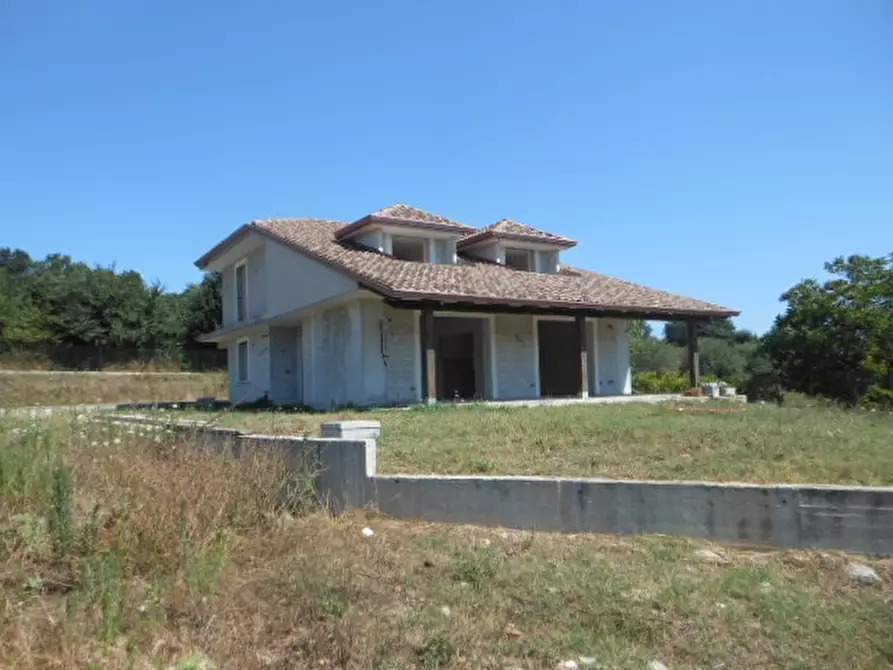 Immagine 3 di Villa in vendita  a Vairano Patenora