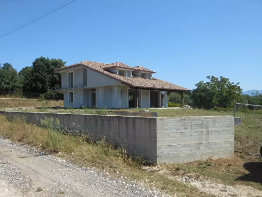 Immagine 7 di Villa in vendita  a Vairano Patenora