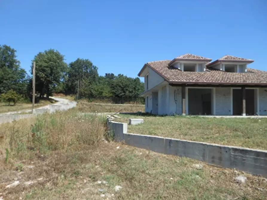 Immagine 4 di Villa in vendita  a Vairano Patenora