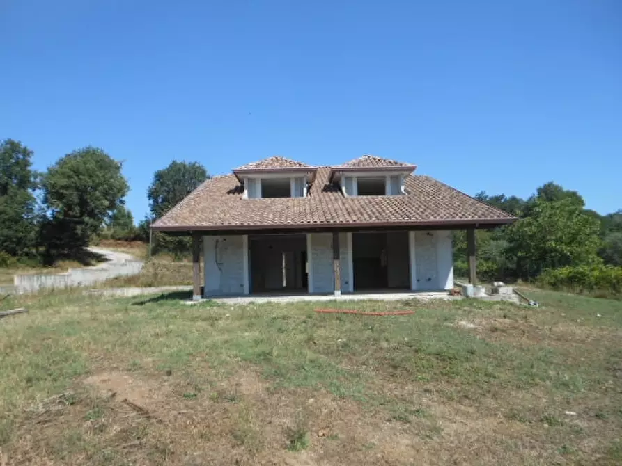 Immagine 5 di Villa in vendita  a Vairano Patenora