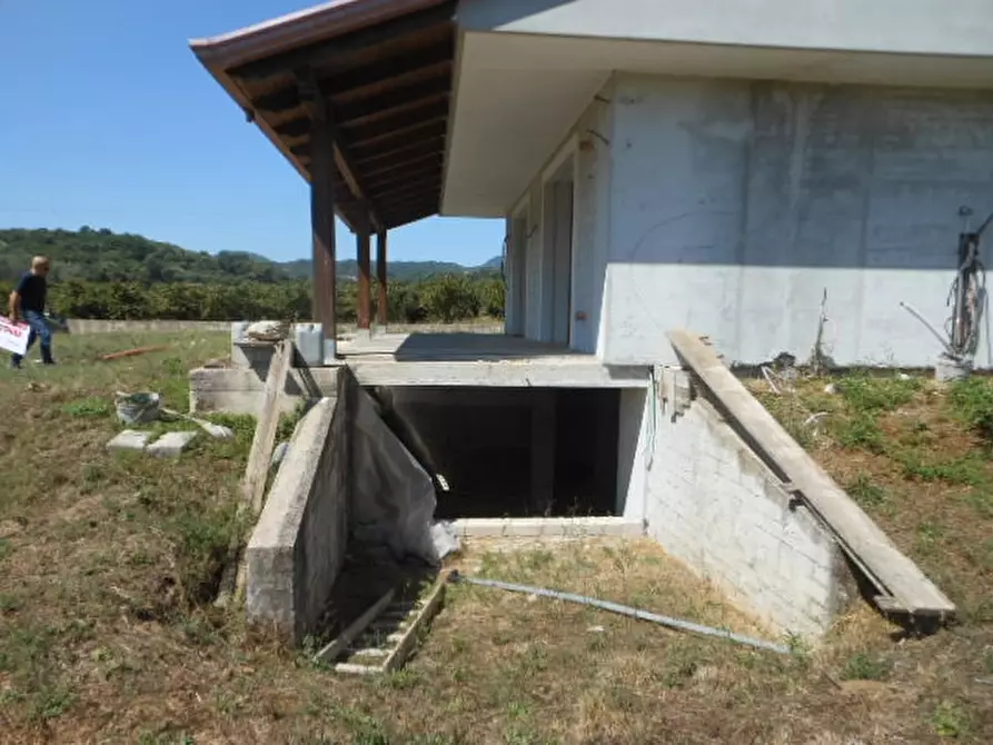 Immagine 18 di Villa in vendita  a Vairano Patenora