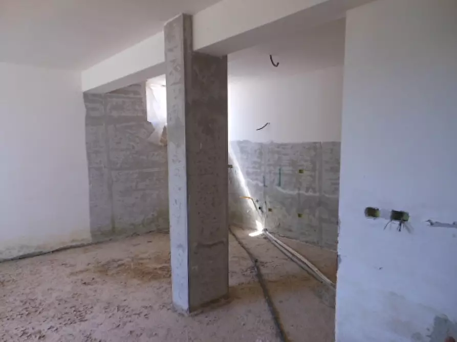 Immagine 11 di Villa in vendita  a Vairano Patenora