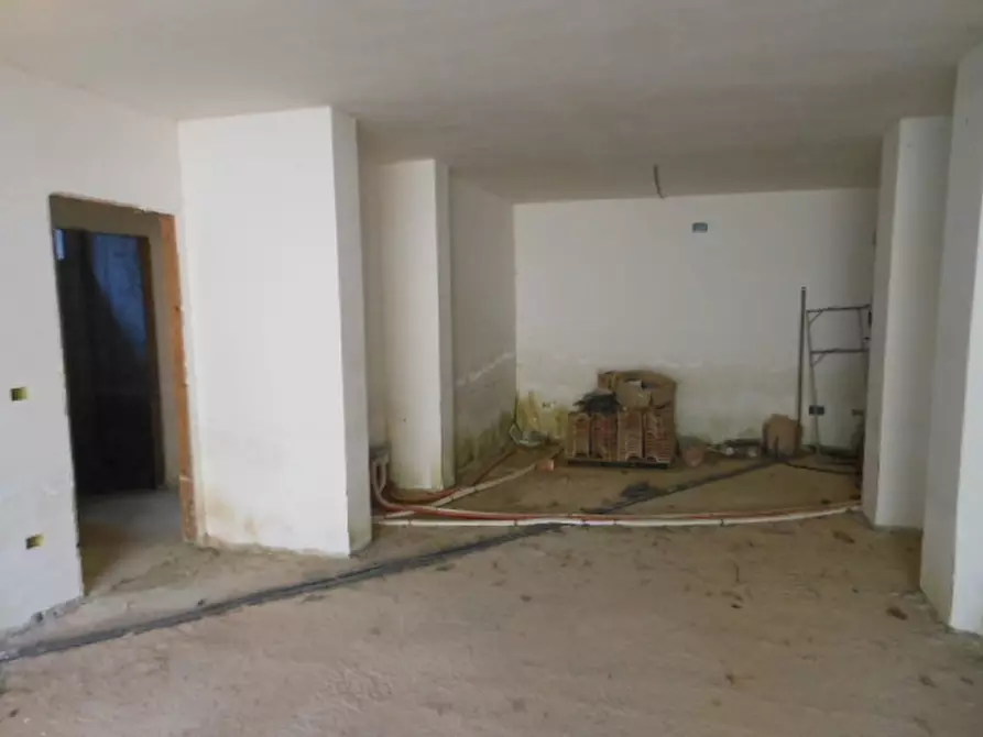 Immagine 12 di Villa in vendita  a Vairano Patenora