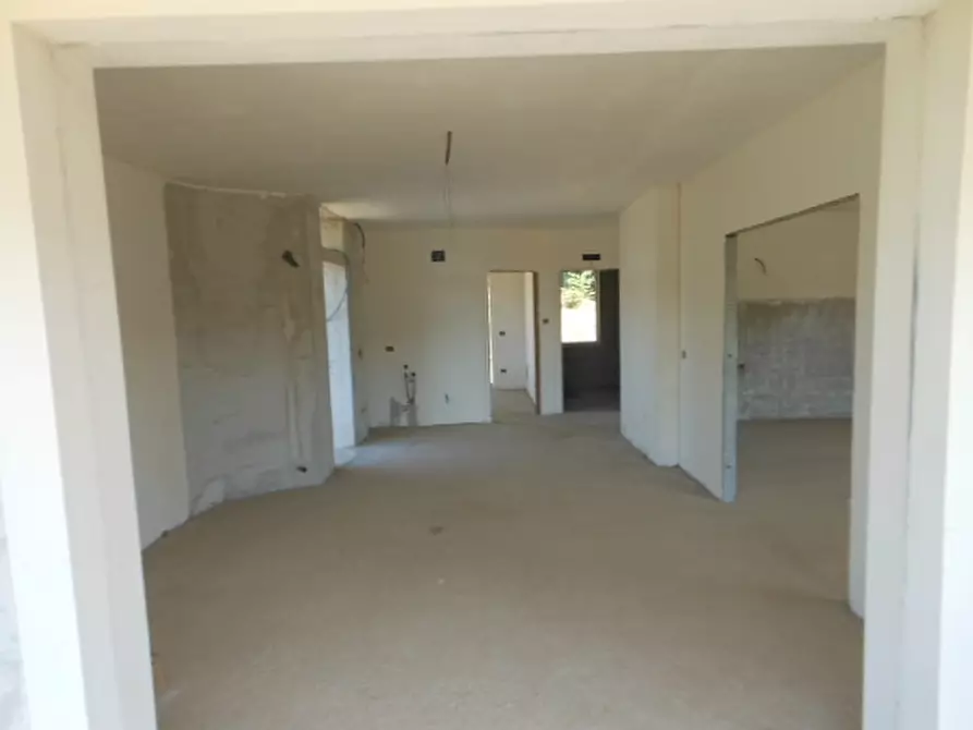 Immagine 14 di Villa in vendita  a Vairano Patenora