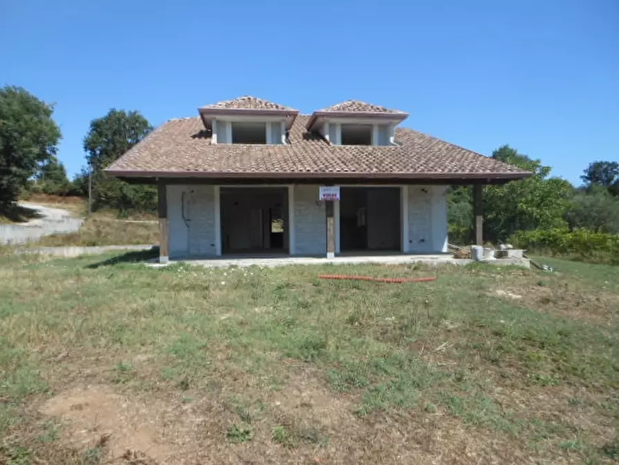 Immagine 2 di Villa in vendita  a Vairano Patenora