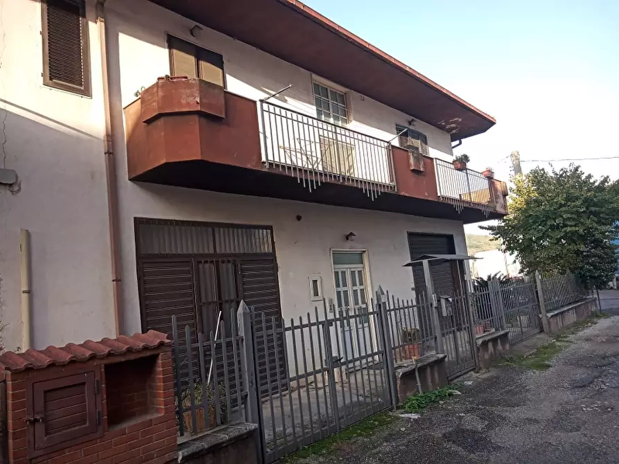 Immagine 1 di Casa indipendente in vendita  a Vairano Patenora