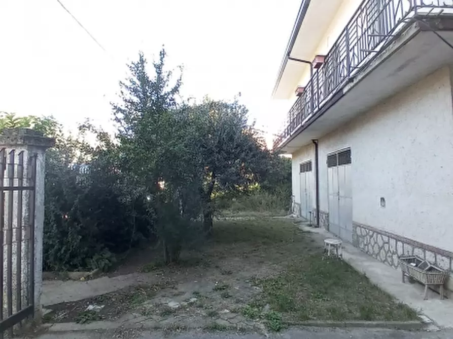 Immagine 8 di Villa in vendita  a Pietravairano