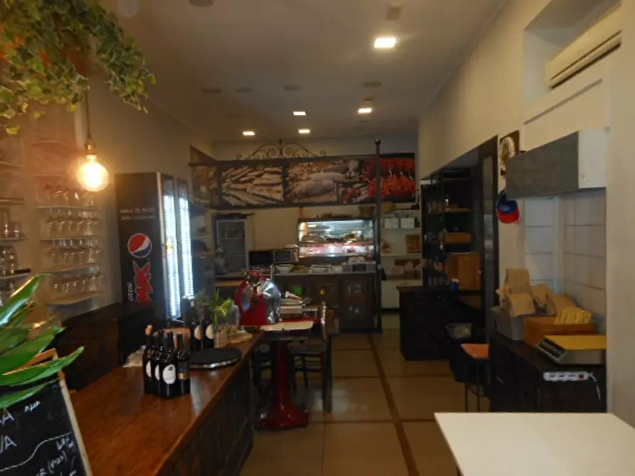 Immagine 3 di Attività commerciale in vendita  in VIA NAPOLI 381 a Vairano Patenora