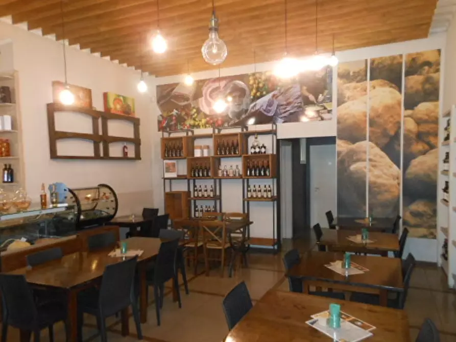 Immagine 6 di Attività commerciale in vendita  in VIA NAPOLI 381 a Vairano Patenora