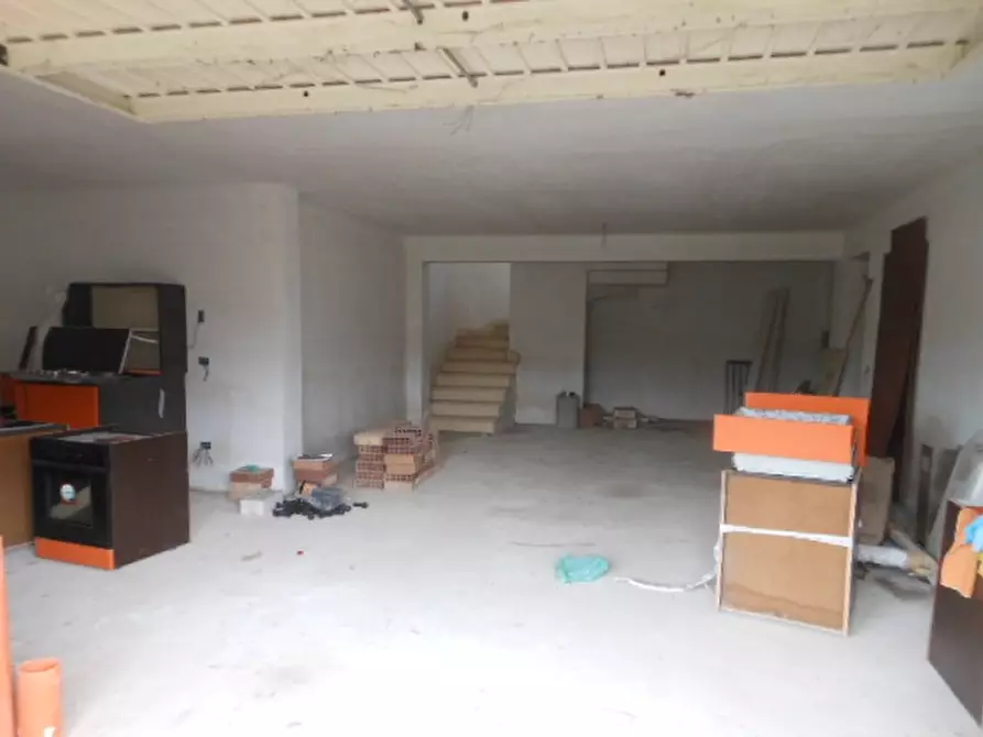 Immagine 2 di Casa bifamiliare in vendita  a Vairano Patenora