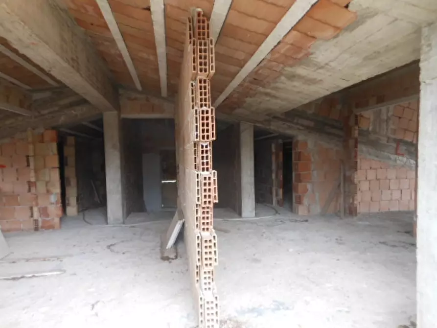 Immagine 11 di Villa in vendita  a Vairano Patenora