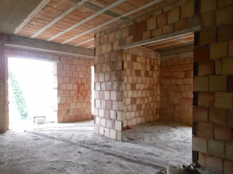 Immagine 6 di Villa in vendita  a Vairano Patenora